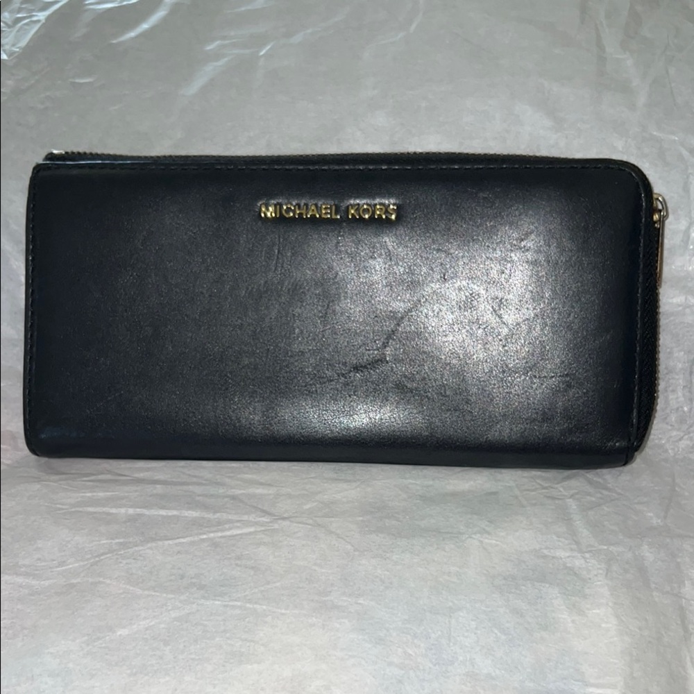 Michael Kors Jet Set Travel wallet with  gold-tone logo plaque